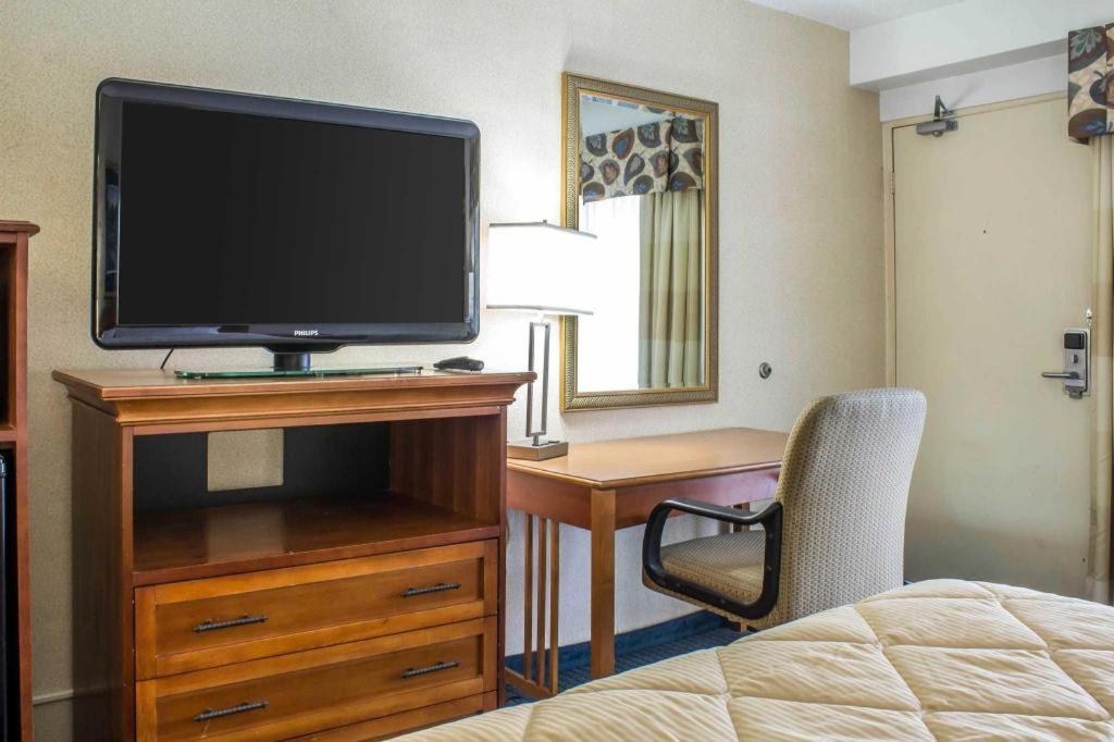 Lifestyle Inn Сідар-Фолс Екстер'єр фото